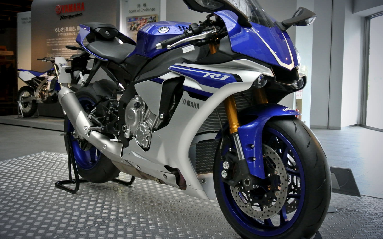 Yamaha YZF-R1 2016 — 1/2